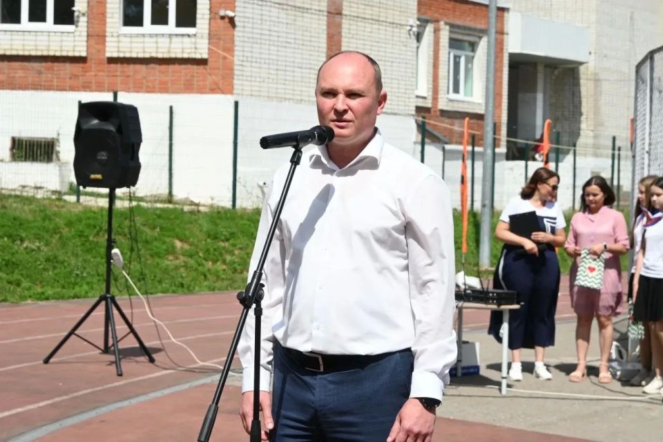 В Козьмодемьянске у учащихся школы №3 появилась уличная трасса для гонок БПЛА В Козьмодемьянске у учащихся школы №3 появилась уличная трасса для гонок БПЛА