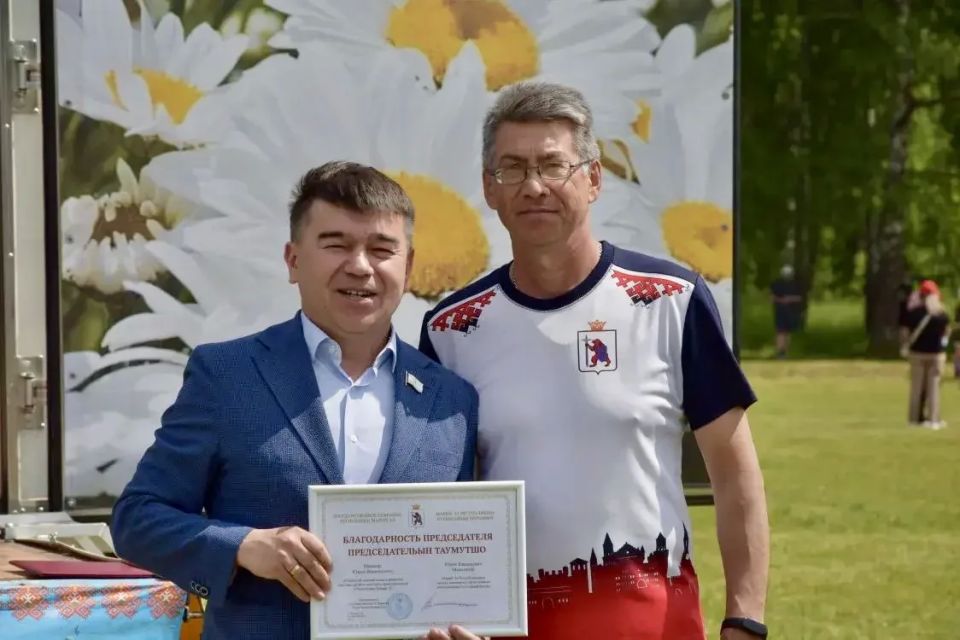 Единство традиций: Александр Смирнов поздравил жителей трех районов Марий Эл с Днем России и Пеледыш пайрем Единство традиций: Александр Смирнов поздравил жителей трех районов Марий Эл с Днем России и Пеледыш пайрем