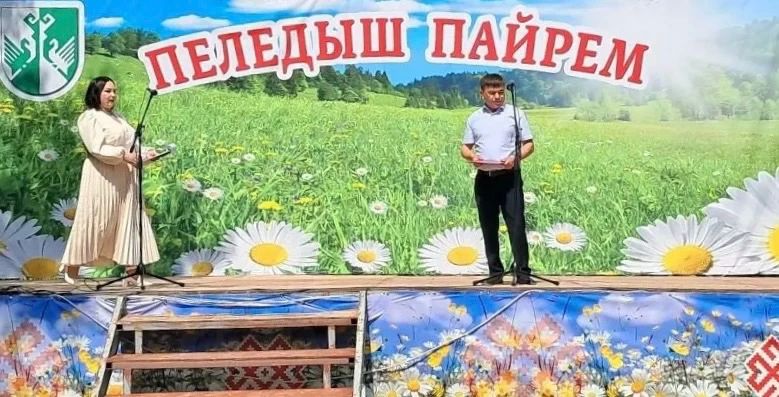Единство традиций: Александр Смирнов поздравил жителей трех районов Марий Эл с Днем России и Пеледыш пайрем Единство традиций: Александр Смирнов поздравил жителей трех районов Марий Эл с Днем России и Пеледыш пайрем