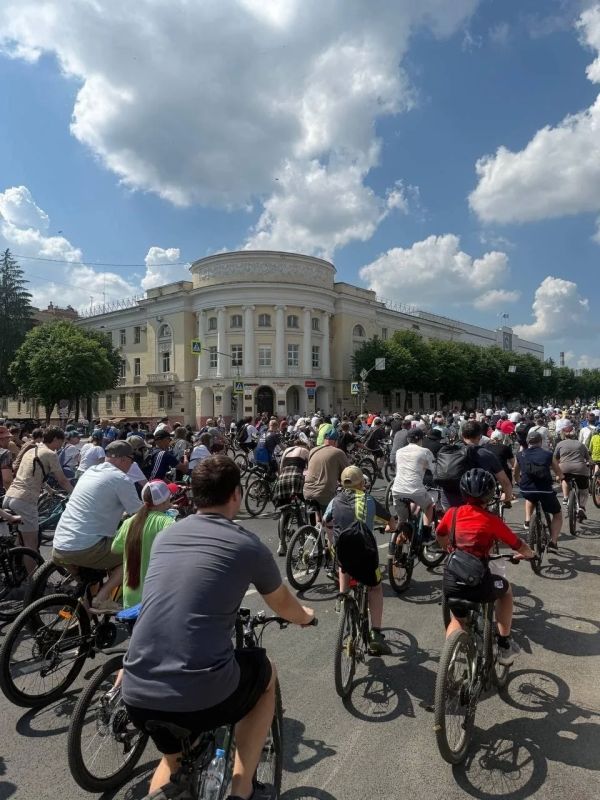 Уступите дорогу велосипедисту! В Йошкар-Оле проходит XI Велопарад «Эвелин-2026» Уступите дорогу велосипедисту! В Йошкар-Оле проходит XI Велопарад «Эвелин-2026»