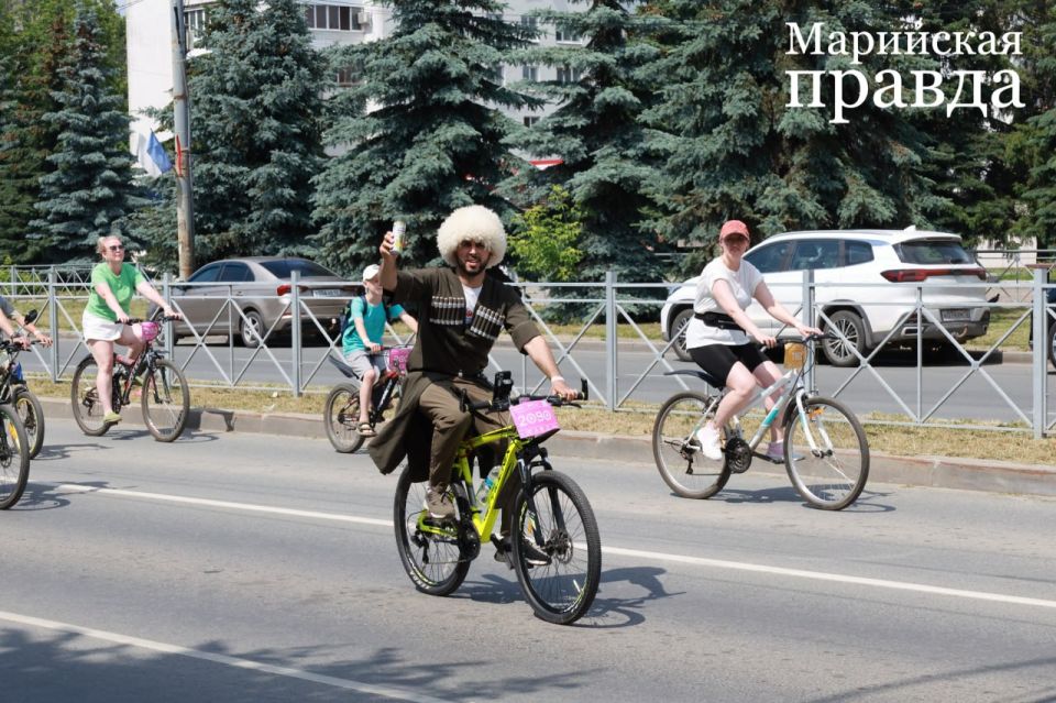 Сегодня, 14 июня, в Йошкар-Оле прошел велопарад «Эвелин» Сегодня, 14 июня, в Йошкар-Оле прошел велопарад «Эвелин»