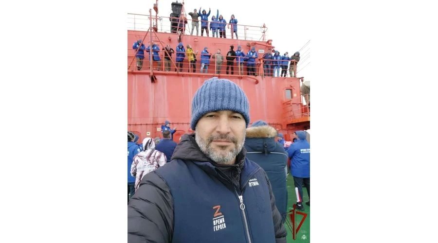 Офицер Управления Росгвардии по Чеченской Республике стал выпускником федеральной программы «Время героев» Полковник Сайдмагомед Юнаев успешно завершил обучение по президентской кадровой программе подготовки... Офицер Управления Росгвардии по Чеченской Республике стал выпускником федеральной программы «Время героев» Полковник Сайдмагомед Юнаев успешно завершил обучение по президентской кадровой программе подготовки...