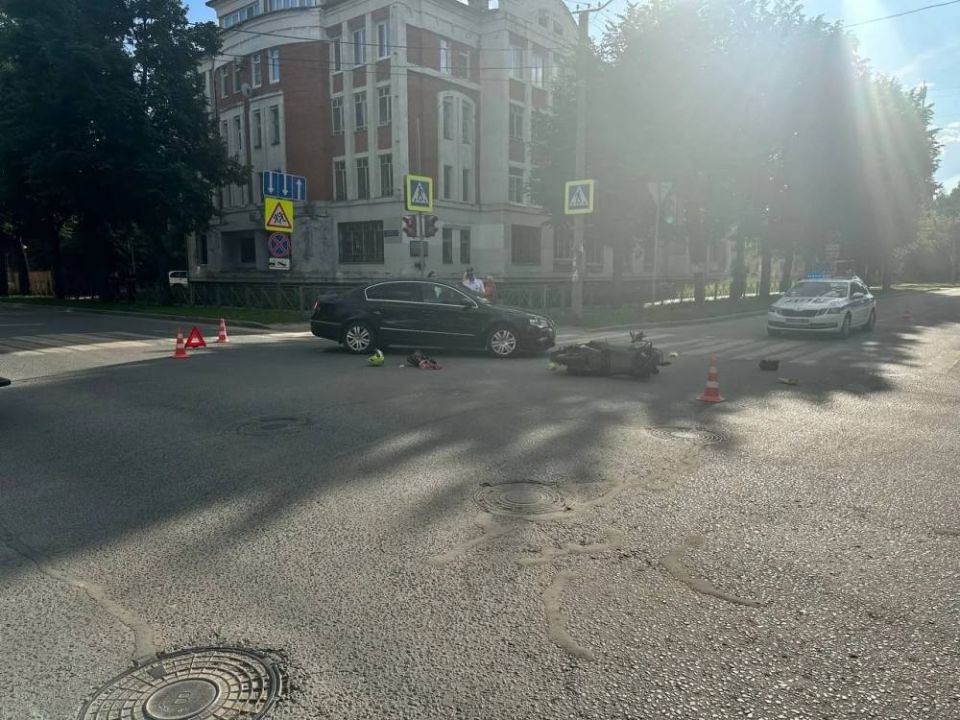 Около 21.00 в Волжском округе на 1 км автодороги Полевая — Ильнетуры 48-летний мужчина, управляя автомашиной Лада Гранта, по предварительным данным, не выбрал безопасную скорость движения, не справился с управлением и... Около 21.00 в Волжском округе на 1 км автодороги Полевая — Ильнетуры 48-летний мужчина, управляя автомашиной Лада Гранта, по предварительным данным, не выбрал безопасную скорость движения, не справился с управлением и...