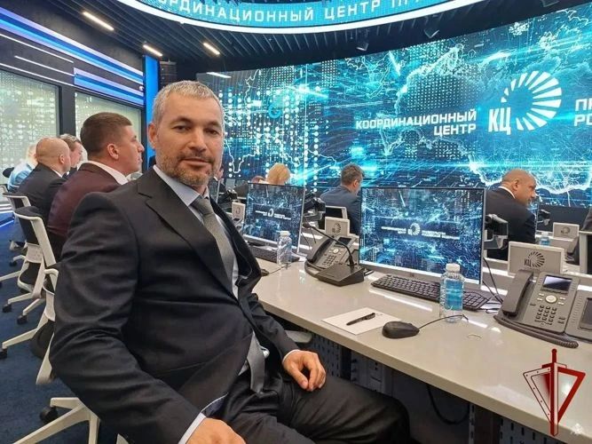 Офицер Управления Росгвардии по Чеченской Республике стал выпускником федеральной программы «Время героев» Полковник Сайдмагомед Юнаев успешно завершил обучение по президентской кадровой программе подготовки... Офицер Управления Росгвардии по Чеченской Республике стал выпускником федеральной программы «Время героев» Полковник Сайдмагомед Юнаев успешно завершил обучение по президентской кадровой программе подготовки...