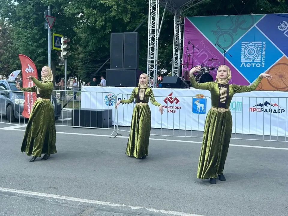 Спорт, единство, культура: Лариса Яковлева поздравила участников велопарада «Эвелин» в Йошкар-Оле Спорт, единство, культура: Лариса Яковлева поздравила участников велопарада «Эвелин» в Йошкар-Оле