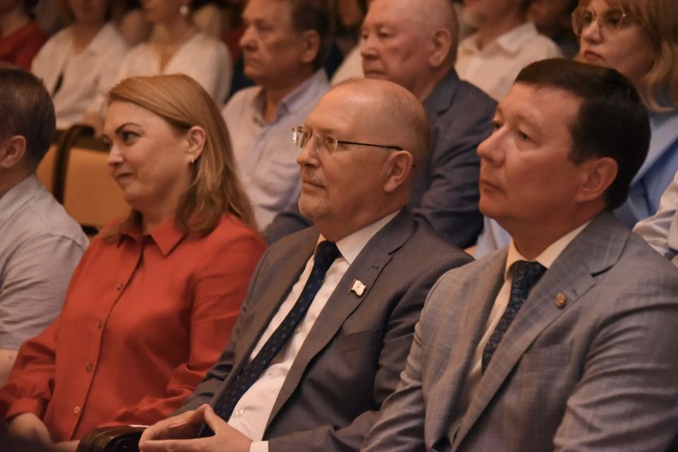 Михаил Васютин приветствовал участников I Марийского международного этнического кинофестиваля Михаил Васютин приветствовал участников I Марийского международного этнического кинофестиваля