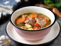 Тепло семейного обеда: супы, которые смешивают традиции и современных вкусов