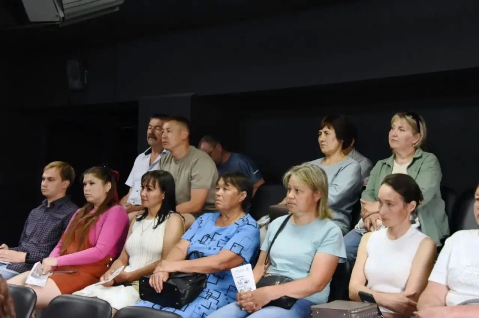 Михаил Васютин провел встречу с жителями Горномарийского района по реализации проекта «Инициативы жителей» Михаил Васютин провел встречу с жителями Горномарийского района по реализации проекта «Инициативы жителей»