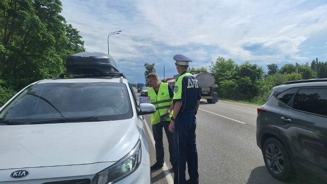 Марий Эл на федеральных загородных автомобильных дорогах автомобилистам напоминают о неукоснительном соблюдении ПДД Марий Эл на федеральных загородных автомобильных дорогах автомобилистам напоминают о неукоснительном соблюдении ПДД