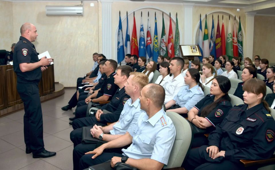 Молодые сотрудники органов внутренних дел встретились с руководством МВД по Республике Марий Эл Молодые сотрудники органов внутренних дел встретились с руководством МВД по Республике Марий Эл