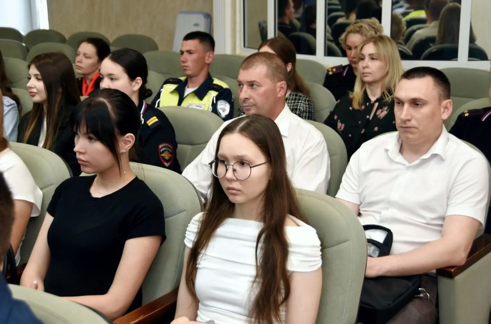 Молодые сотрудники органов внутренних дел встретились с руководством МВД по Республике Марий Эл Молодые сотрудники органов внутренних дел встретились с руководством МВД по Республике Марий Эл