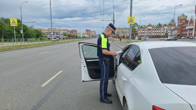 В столице Марий Эл автоинспекторы проверяют соблюдение водителями правил перевозки юных пассажиров в автомобилях В столице Марий Эл автоинспекторы проверяют соблюдение водителями правил перевозки юных пассажиров в автомобилях
