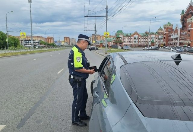 В столице Марий Эл автоинспекторы проверяют соблюдение водителями правил перевозки юных пассажиров в автомобилях В столице Марий Эл автоинспекторы проверяют соблюдение водителями правил перевозки юных пассажиров в автомобилях