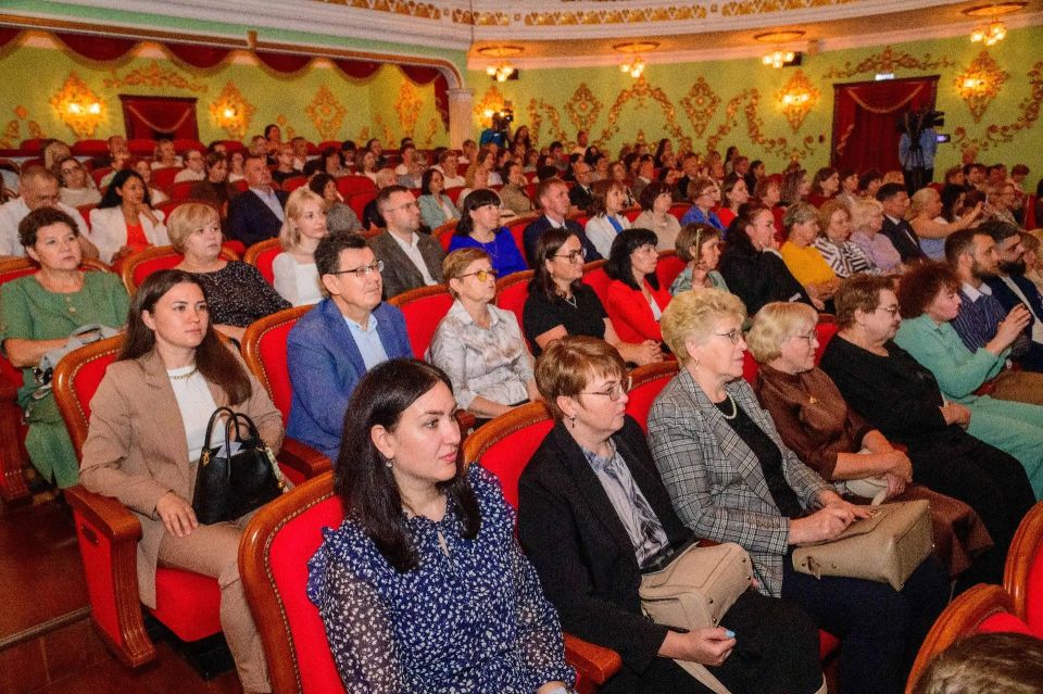 Юрий Зайцев: В преддверии Дня медицинского работника вручил награды тем, кто ежедневно заботится о здоровье жителей Марий Эл, спасает жизни и дарит людям надежду Юрий Зайцев: В преддверии Дня медицинского работника вручил награды тем, кто ежедневно заботится о здоровье жителей Марий Эл, спасает жизни и дарит людям надежду
