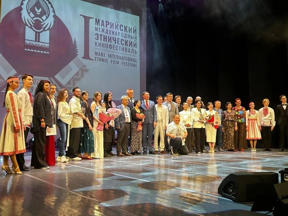 В Йошкар-Оле подвели итоги первого марийского этнического кинофестиваля! Торжественная церемония закрытия проекта прошла на сцене филармонии