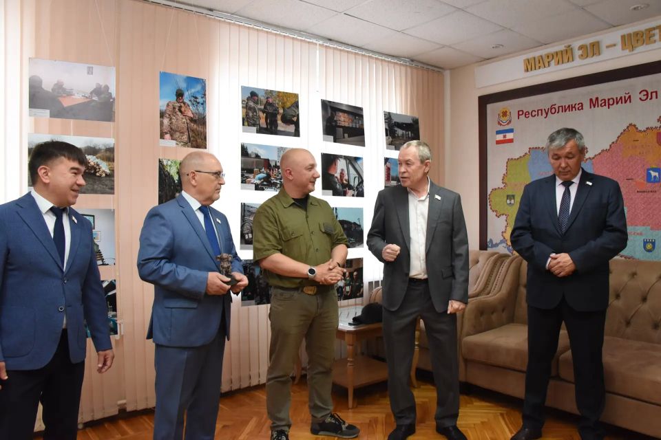 В Государственном Собрании Марий Эл открылась фотовыставка гуманитарной миссии Народного фронта «Всё для Победы» В Государственном Собрании Марий Эл открылась фотовыставка гуманитарной миссии Народного фронта «Всё для Победы»