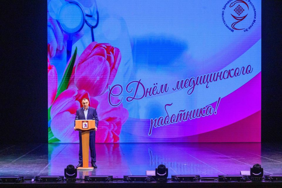 Юрий Зайцев вручил награды медицинскимработникам Республики Марий Эл Юрий Зайцев вручил награды медицинскимработникам Республики Марий Эл