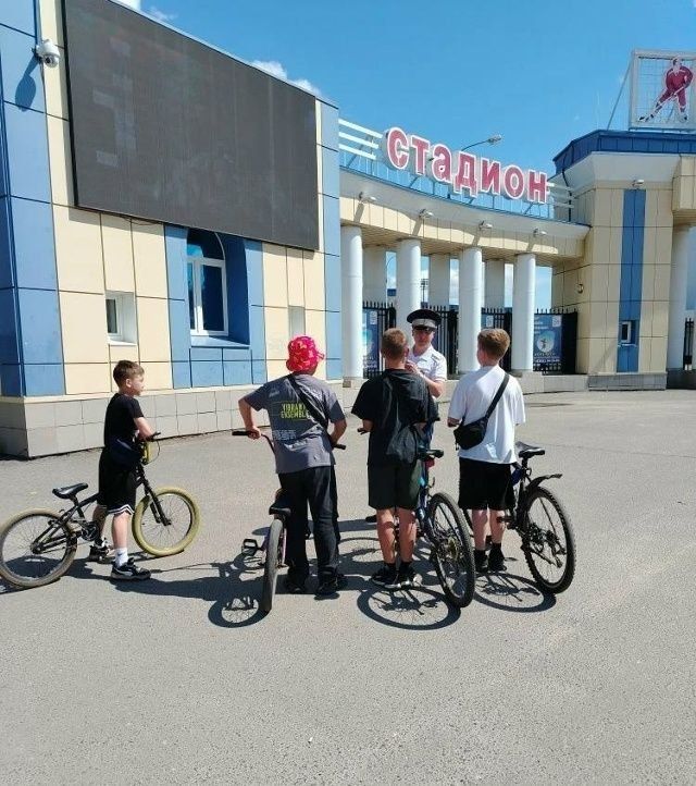 В рамках акции «Лето без опасности» в Йошкар-Оле сотрудники Госавтоинспекции провели профилактическое мероприятие «Юный велосипедист» В рамках акции «Лето без опасности» в Йошкар-Оле сотрудники Госавтоинспекции провели профилактическое мероприятие «Юный велосипедист»