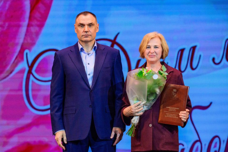 Юрий Зайцев вручил награды медицинскимработникам Республики Марий Эл Юрий Зайцев вручил награды медицинскимработникам Республики Марий Эл