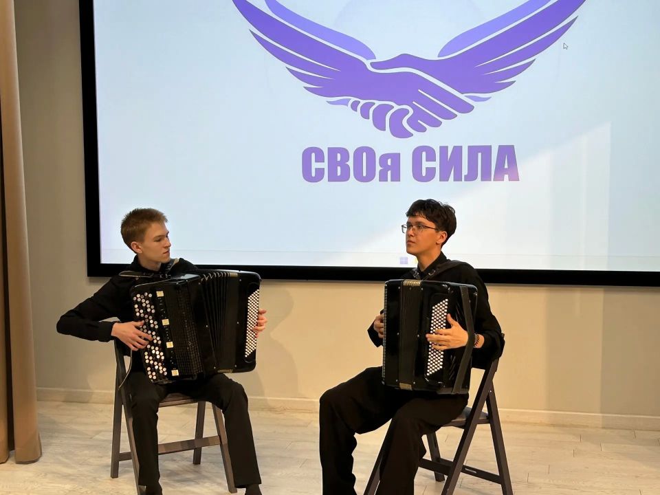 Лариса Яковлева вручила дипломы выпускницам проекта «СВОя сила» Лариса Яковлева вручила дипломы выпускницам проекта «СВОя сила»