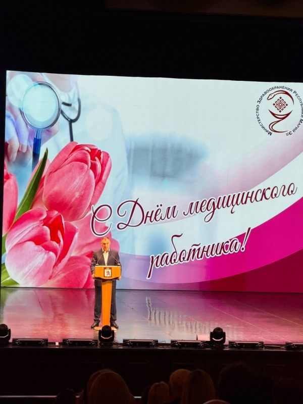 В Марий Эл чествуют медицинских работников: накануне профессионального праздника в Марийском театре оперы и балета им. Эрика Сапаева прошла торжественная церемония награждения лучших работников здравоохранения республики