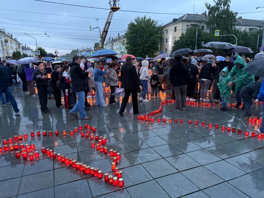 Помнить - значит жить. Сегодня в Йошкар-Оле состоялась традиционная Всероссийская акция «Свеча памяти», посвящённая 85-й годовщине начала Великой Отечественной войны Помнить - значит жить. Сегодня в Йошкар-Оле состоялась традиционная Всероссийская акция «Свеча памяти», посвящённая 85-й годовщине начала Великой Отечественной войны