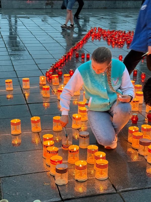Помнить - значит жить. Сегодня в Йошкар-Оле состоялась традиционная Всероссийская акция «Свеча памяти», посвящённая 85-й годовщине начала Великой Отечественной войны Помнить - значит жить. Сегодня в Йошкар-Оле состоялась традиционная Всероссийская акция «Свеча памяти», посвящённая 85-й годовщине начала Великой Отечественной войны