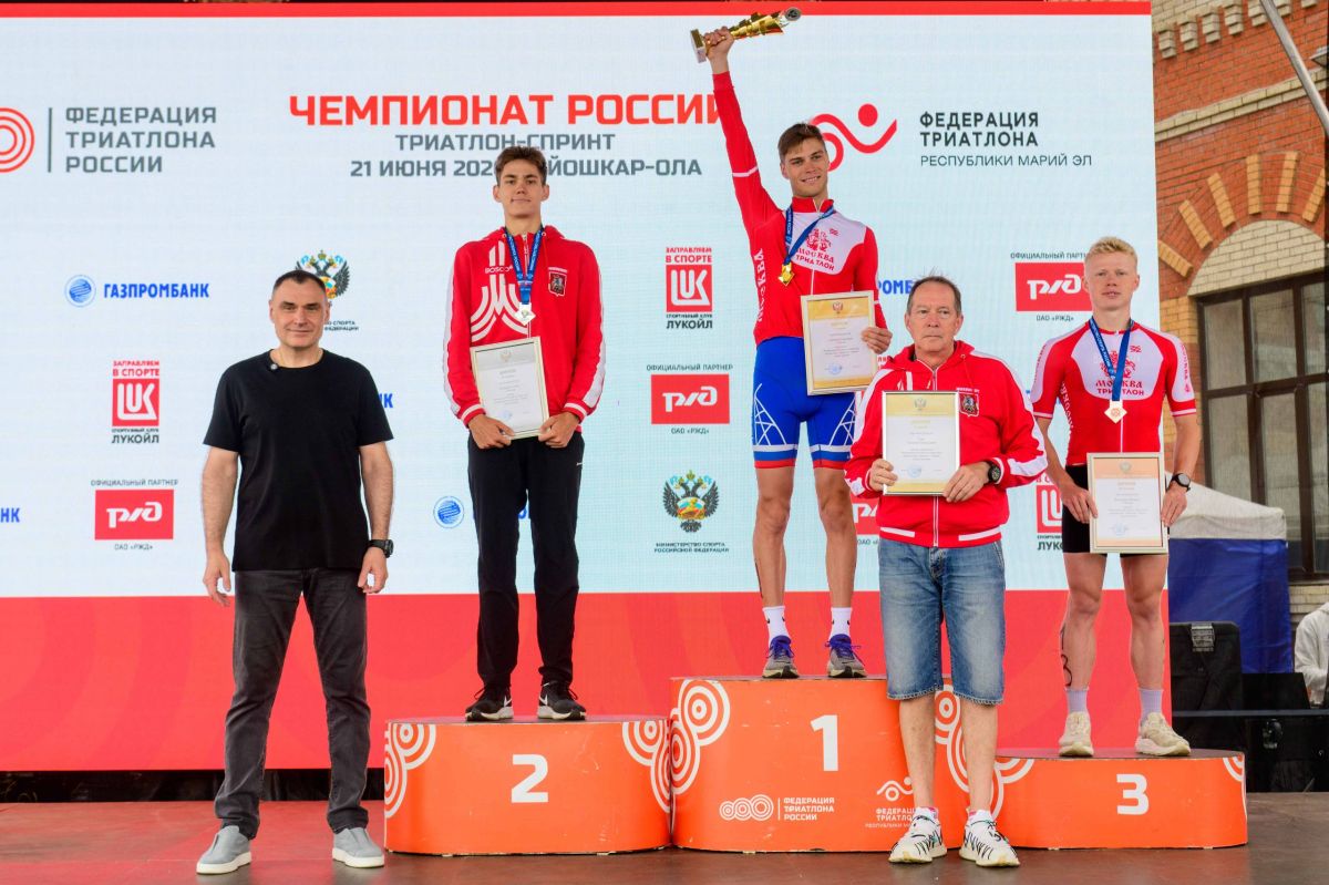 Глава Марий Эл наградил победителей Чемпионата России по триатлону в дисциплине «Триатлон-спринт» Глава Марий Эл наградил победителей Чемпионата России по триатлону в дисциплине «Триатлон-спринт»