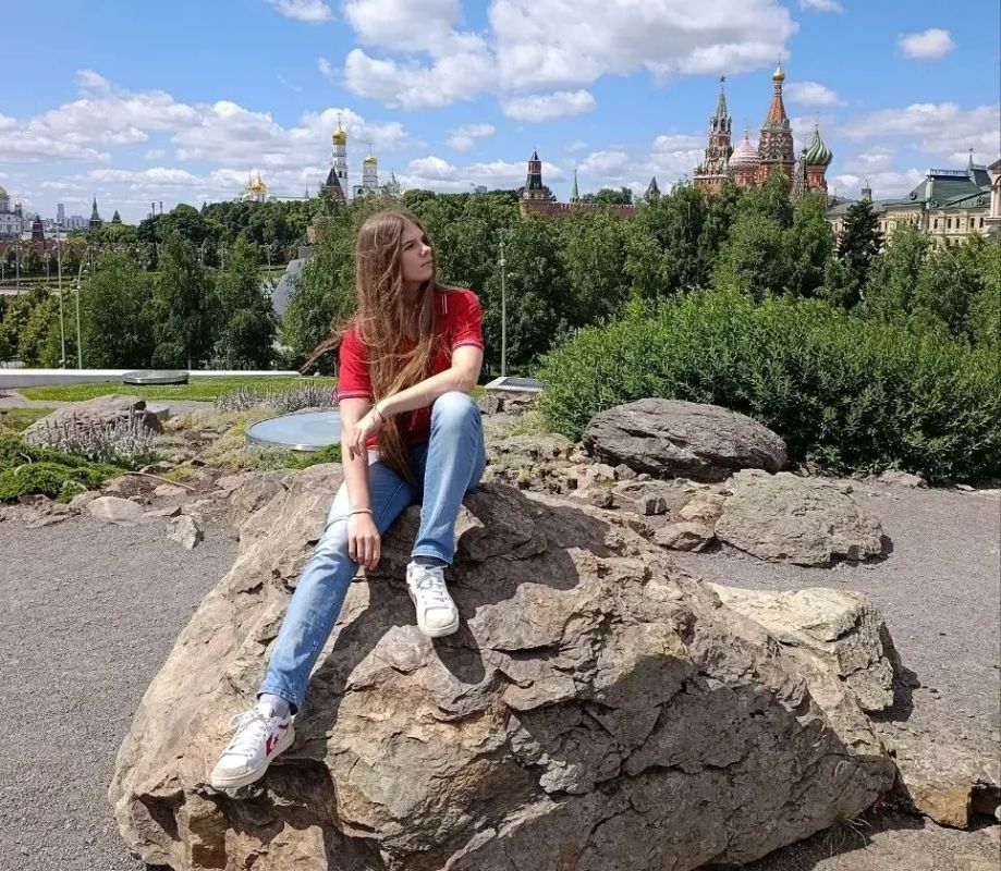 Ученица Бауманского лицея Йошкар-Олы Алиса Виногорова вместе с другими ребятами из России и Беларуси отправилась в уникальную поездку в рамках масштабного патриотического проекта «Поезд Памяти» Ученица Бауманского лицея Йошкар-Олы Алиса Виногорова вместе с другими ребятами из России и Беларуси отправилась в уникальную поездку в рамках масштабного патриотического проекта «Поезд Памяти»