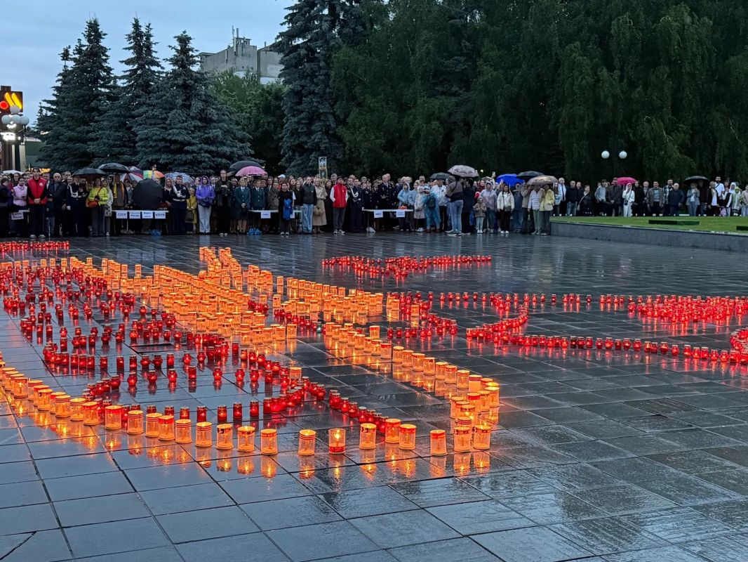 Помнить - значит жить. Сегодня в Йошкар-Оле состоялась традиционная Всероссийская акция «Свеча памяти», посвящённая 85-й годовщине начала Великой Отечественной войны Помнить - значит жить. Сегодня в Йошкар-Оле состоялась традиционная Всероссийская акция «Свеча памяти», посвящённая 85-й годовщине начала Великой Отечественной войны