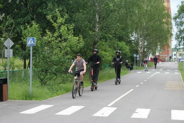В Йошкар-Оле автоинспекторы и представители кикшеринговой компании провели акцию «На СИМ — безопасно колесим!» В Йошкар-Оле автоинспекторы и представители кикшеринговой компании провели акцию «На СИМ — безопасно колесим!»