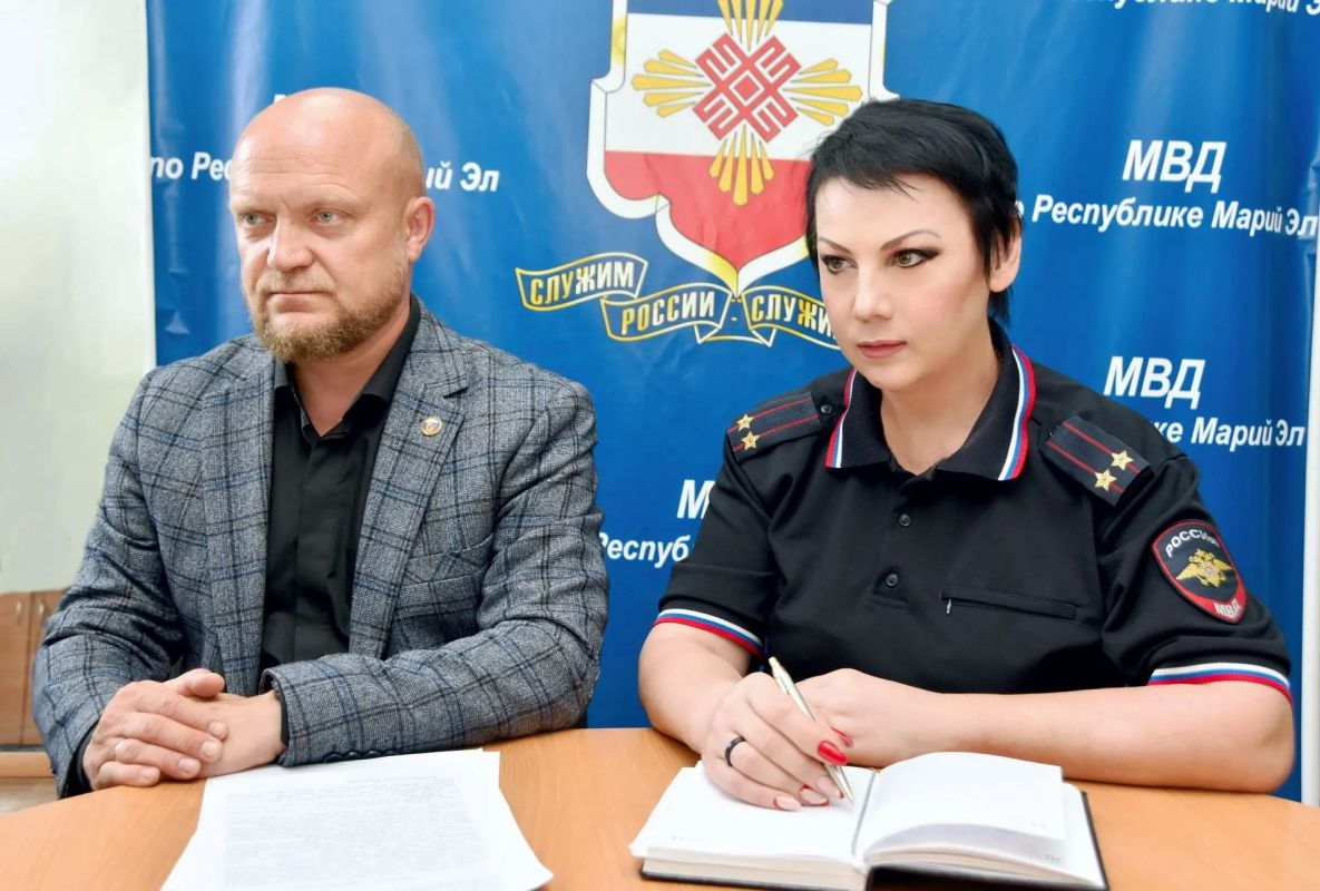 В Марий Эл полицейские и общественники обсудили вопросы взаимодействия в сфере профилактики подростковой преступности В Марий Эл полицейские и общественники обсудили вопросы взаимодействия в сфере профилактики подростковой преступности