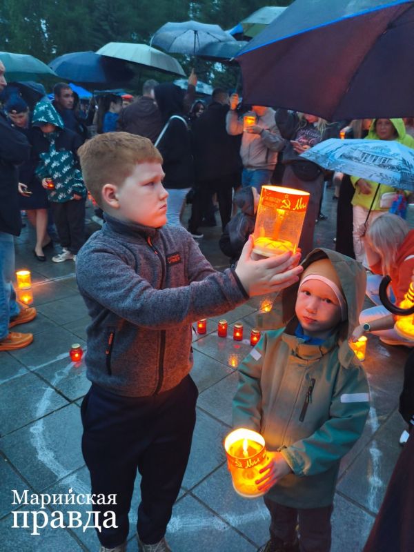 В преддверии Дня памяти и скорби в Йошкар-Оле прошла традиционная акция «Свеча памяти» В преддверии Дня памяти и скорби в Йошкар-Оле прошла традиционная акция «Свеча памяти»