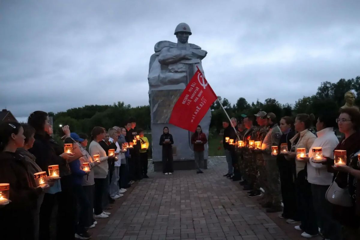 Полицейские Республики Марий Эл приняли участие в общероссийской патриотической акции «Свеча памяти» Полицейские Республики Марий Эл приняли участие в общероссийской патриотической акции «Свеча памяти»