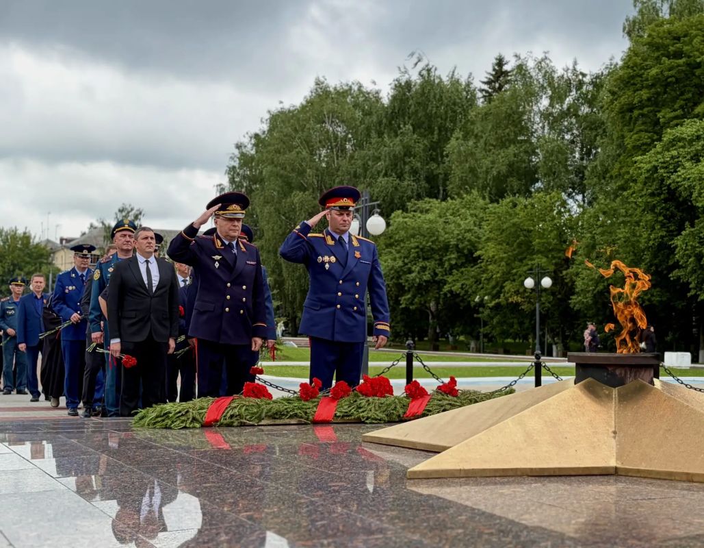 Руководитель следственного управления СК России по Республике Марий Эл принял участие в памятном митинге в День памяти и скорби Руководитель следственного управления СК России по Республике Марий Эл принял участие в памятном митинге в День памяти и скорби