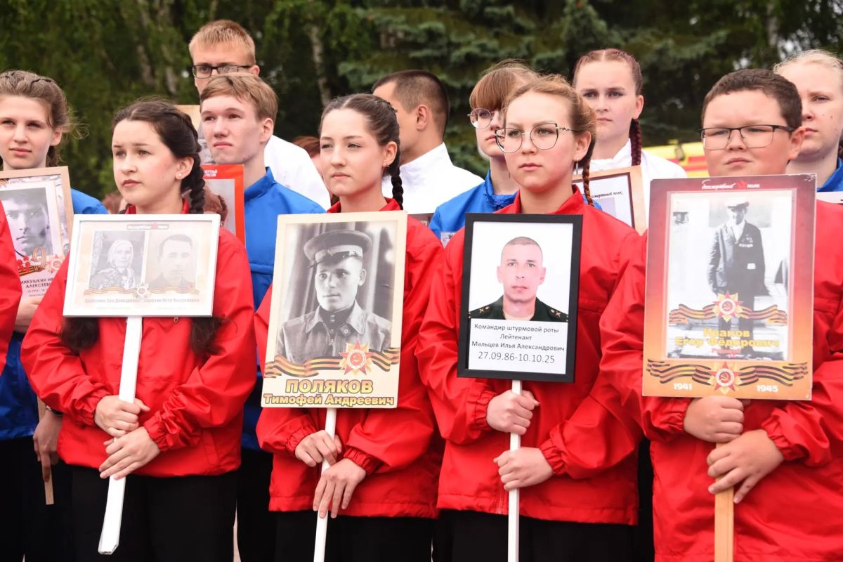 Вечная память героям: депутаты Государственного Собрания почтили подвиг поколения победителей Вечная память героям: депутаты Государственного Собрания почтили подвиг поколения победителей
