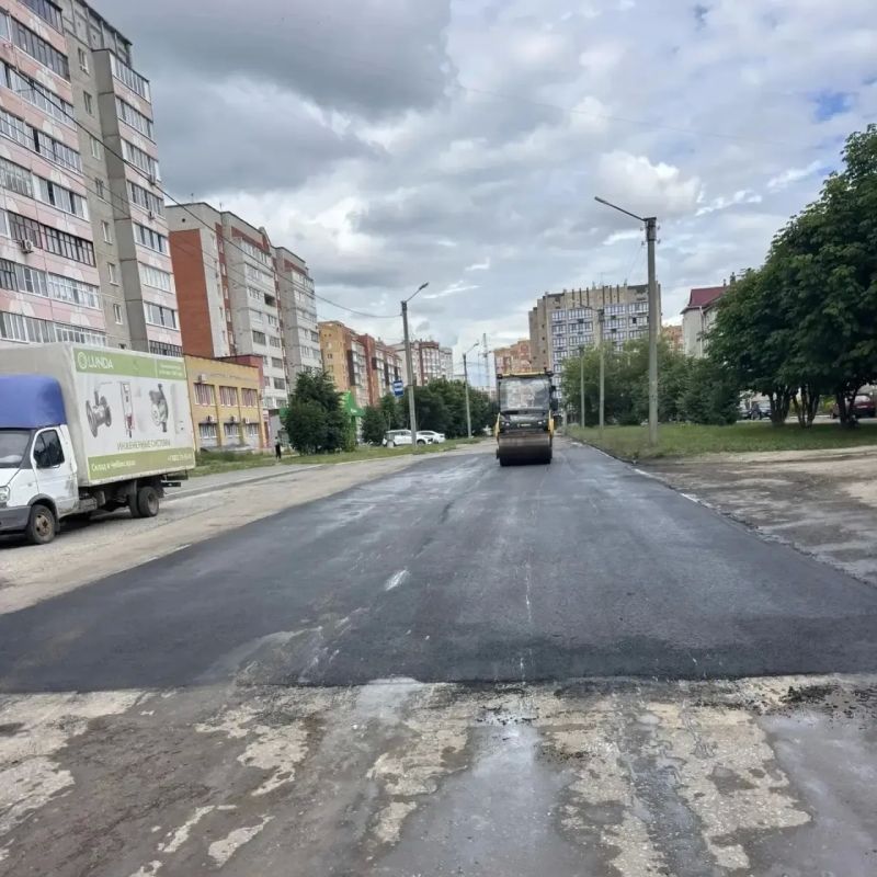 Дорожные работы в городе: ямочный ремонт и подготовка остановок продолжаются Дорожные работы в городе: ямочный ремонт и подготовка остановок продолжаются