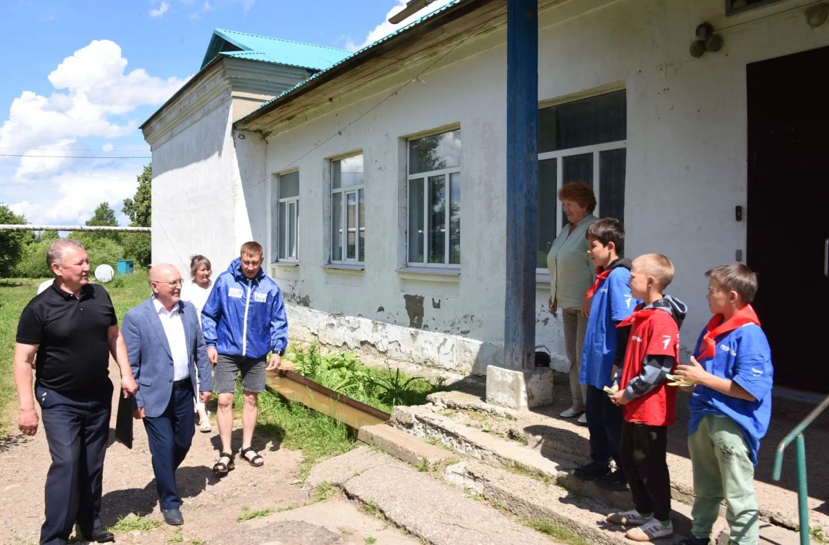 Глава парламента республики посетил пришкольные лагеря в Горномарийском районе Глава парламента республики посетил пришкольные лагеря в Горномарийском районе