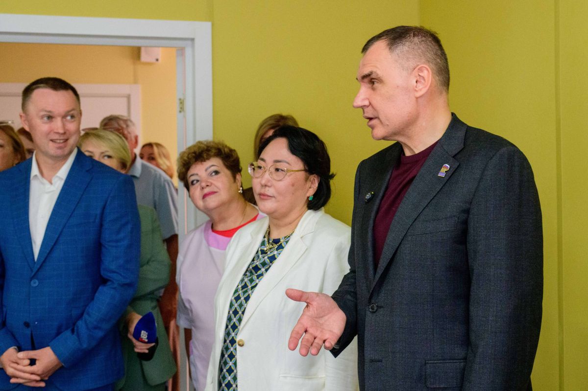 В Звенигове Юрий Зайцев обсудил с молодыми медработниками меры поддержки кадров на селе В Звенигове Юрий Зайцев обсудил с молодыми медработниками меры поддержки кадров на селе