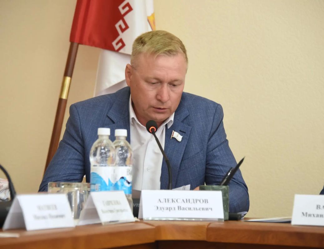 Рабочая группа при Госсобрании поддержала инициативы о Дне Конституции и Гимне Республики Рабочая группа при Госсобрании поддержала инициативы о Дне Конституции и Гимне Республики