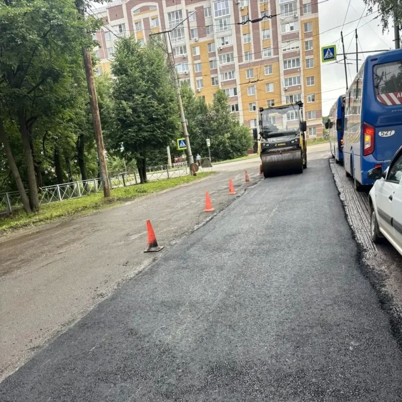 Дорожные работы в городе: ямочный ремонт и подготовка остановок продолжаются Дорожные работы в городе: ямочный ремонт и подготовка остановок продолжаются