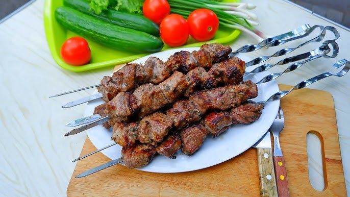 Шашлык с мятой и чесноком: придайте традиционному блюду свежий вкус