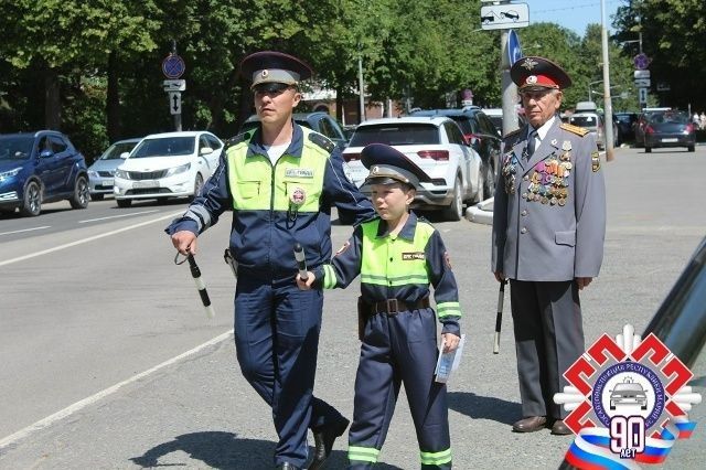 В Йошкар-Оле акция "Прошлое - настоящее - будущее" объединила поколения В Йошкар-Оле акция "Прошлое - настоящее - будущее" объединила поколения
