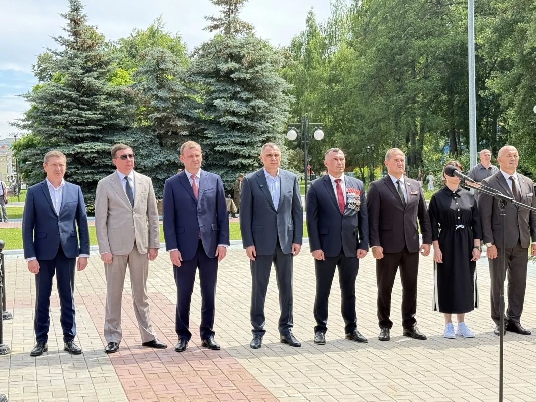 Антон Трудинов: У Вечного огня прошло торжественное мероприятие, посвященное Дню ветерана боевых действий Антон Трудинов: У Вечного огня прошло торжественное мероприятие, посвященное Дню ветерана боевых действий
