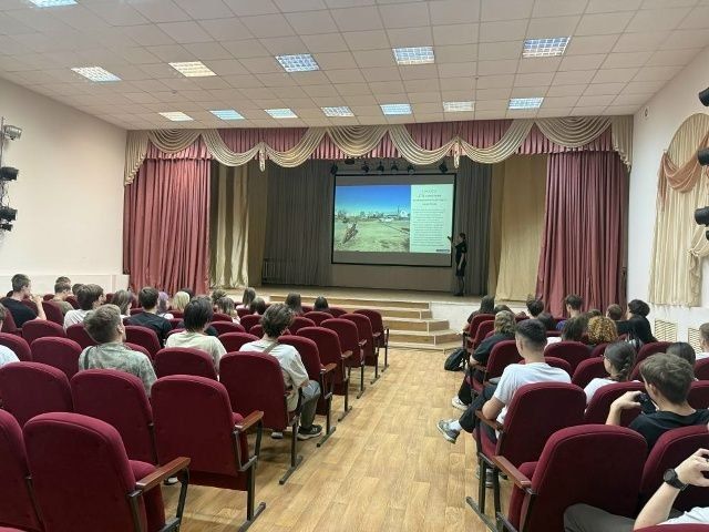 В Волжске сотрудники Госавтоинспекции провели для студентов краш-курс «Дорога ошибок не прощает»