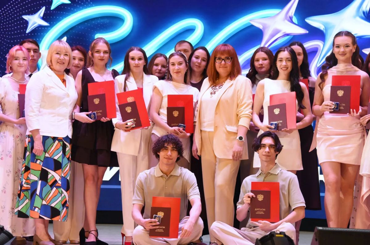Лариса Яковлева поздравила выпускников МарГУ: «Пусть у вас все сложится Лариса Яковлева поздравила выпускников МарГУ: «Пусть у вас все сложится
