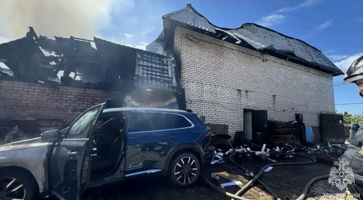 Пожарные Марий Эл спасли от огня несколько участков в деревне Савино Пожарные Марий Эл спасли от огня несколько участков в деревне Савино