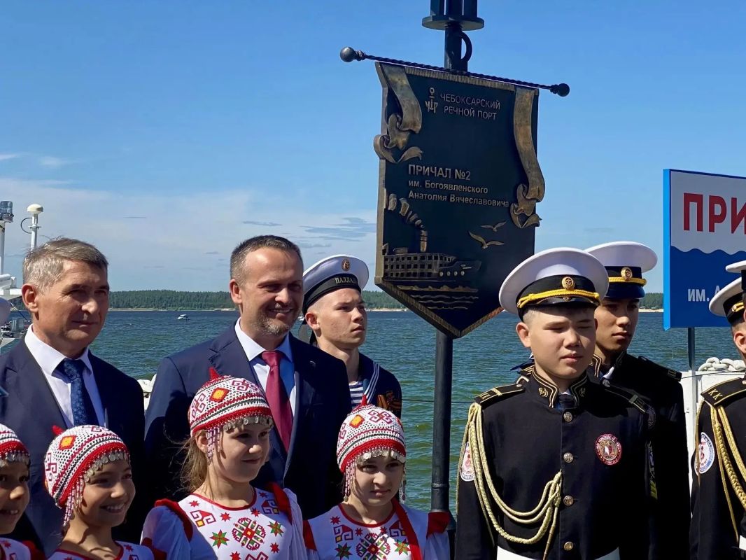 Юнги из Марий Эл прибыли в порт Чувашии на собственном паруснике Юнги из Марий Эл прибыли в порт Чувашии на собственном паруснике