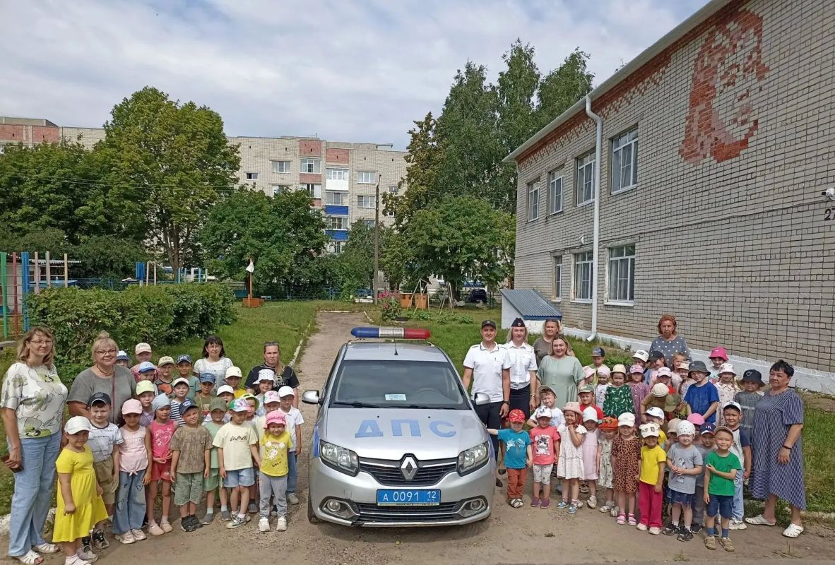 В Республике Марий Эл прошли мероприятия к 90-летию Госавтоинспекции В Республике Марий Эл прошли мероприятия к 90-летию Госавтоинспекции