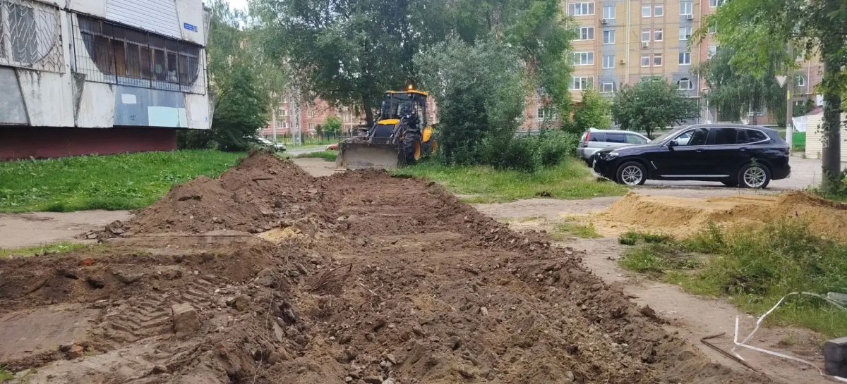Лето в самом разгаре, а значит, у коммунальных служб города — горячая пора! Лето в самом разгаре, а значит, у коммунальных служб города — горячая пора!